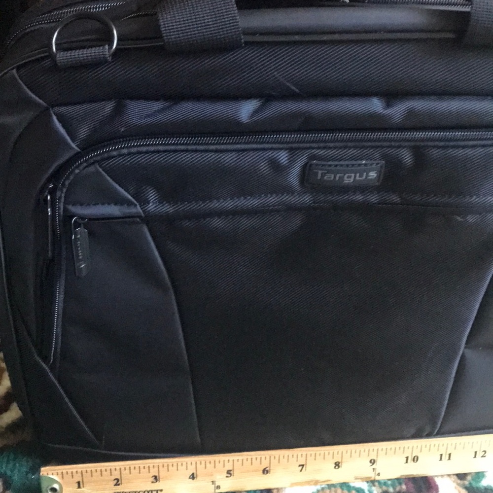 Targus padding laptop bag- black color - Picture 12 of 16